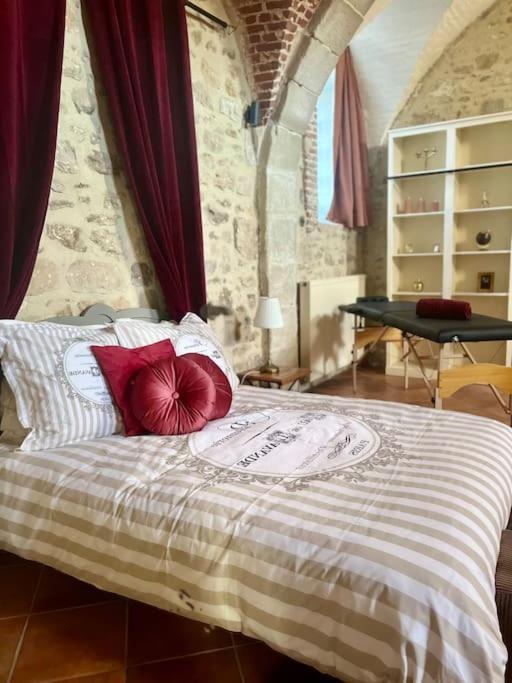Cozy Flat In Castle Near Fontainebleau - 10 Min Lejlighed Fleury-en-Biere Eksteriør billede