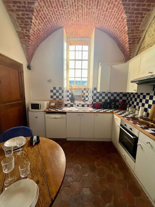 Cozy Flat In Castle Near Fontainebleau - 10 Min Lejlighed Fleury-en-Biere Eksteriør billede
